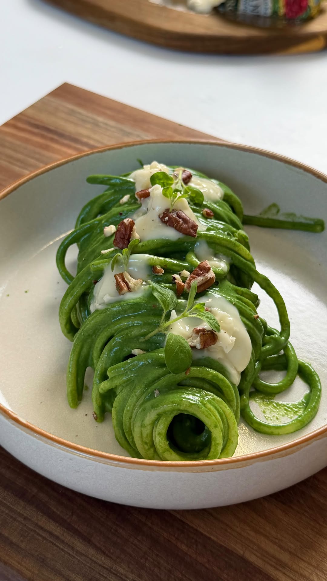 Kremowe spaghetti ze szpinakiem i gorgonzolą