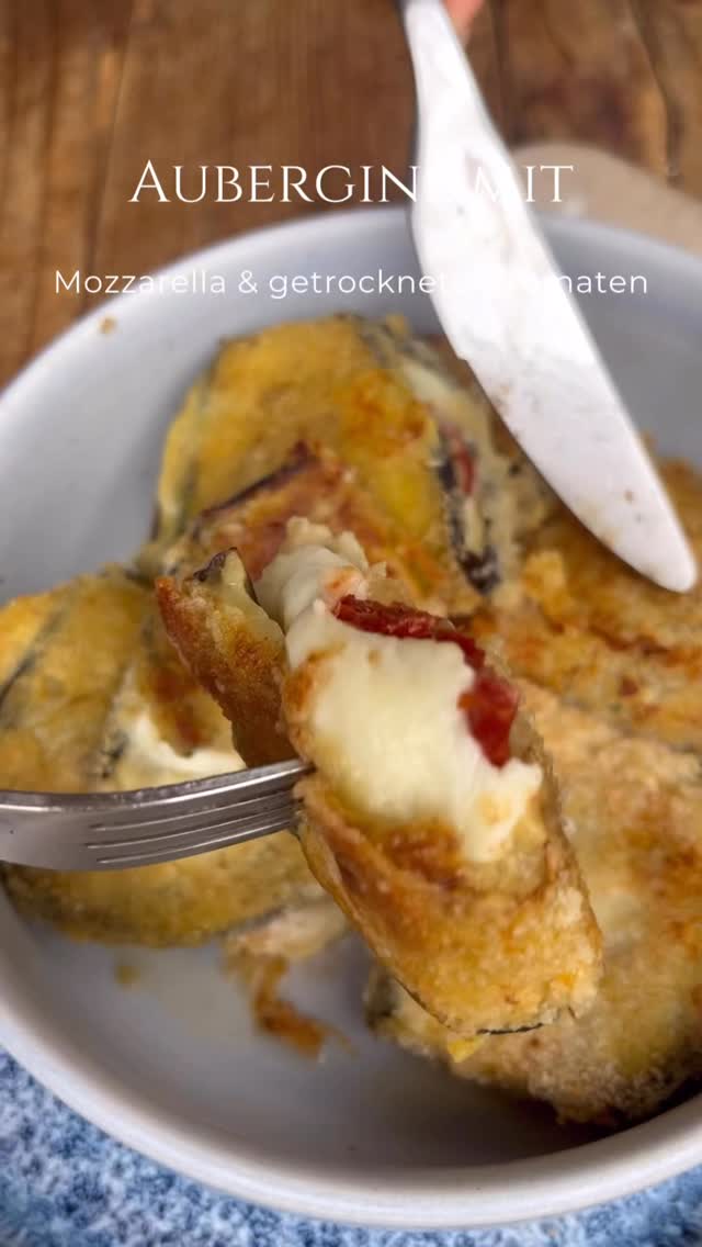 Chrupiące kanapki z bakłażanem, mozzarellą i suszonymi pomidorami