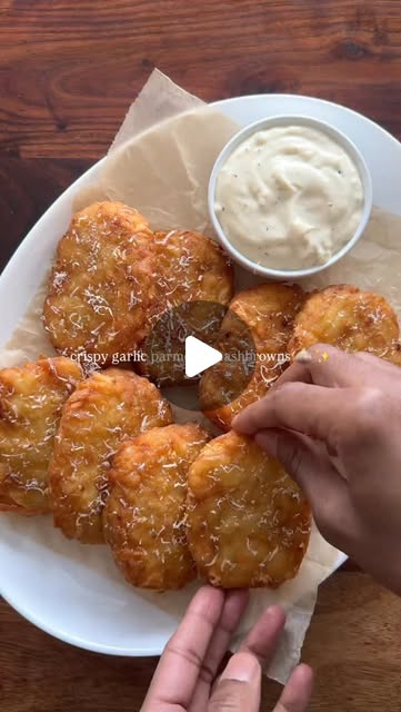 Chrupiące pierożki z czosnkiem i parmezanem