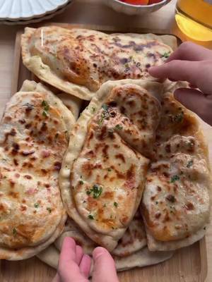 Flatbread z kurczakiem w sosie maślanym