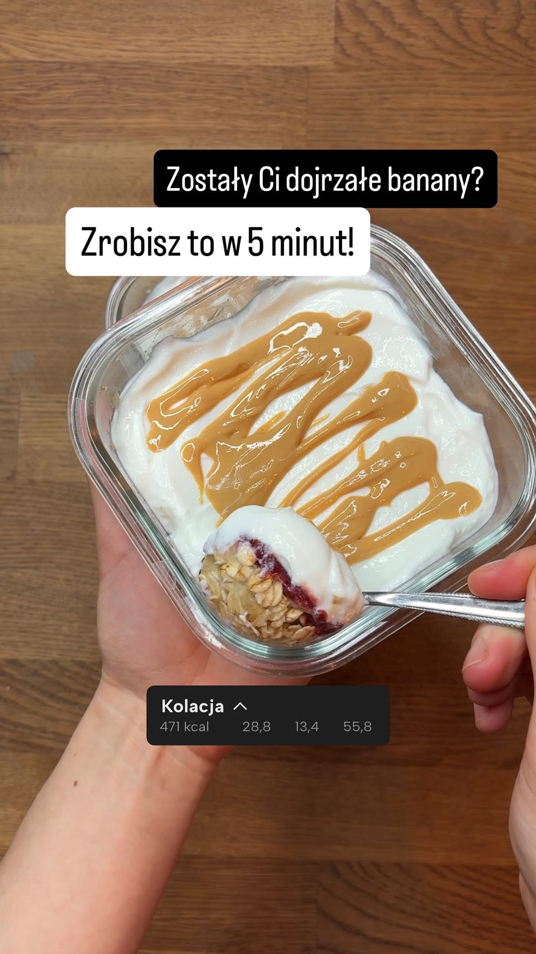 Nocna owsianka z bananem i masłem orzechowym