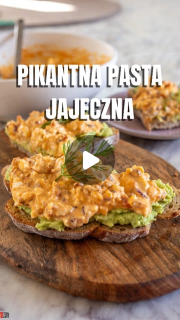 Pasta Jajeczna z Boczkiem i Awokado