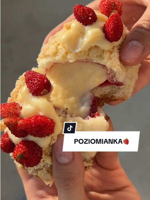 Poziomianki - Puszyste bułeczki z truskawkami i budyniem