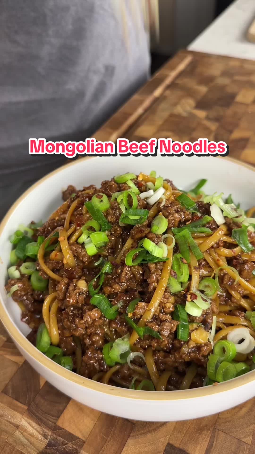 Mongolski makaron z mieloną wołowiną