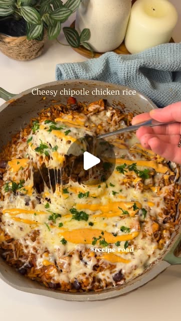 Kurczak z ryżem, chipotle i serem