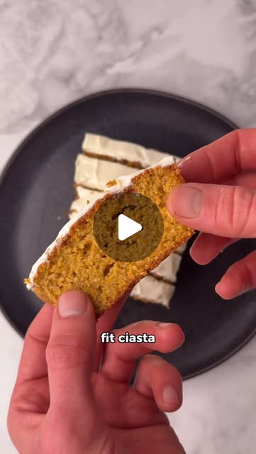 Wilgotne ciasto marchewkowe