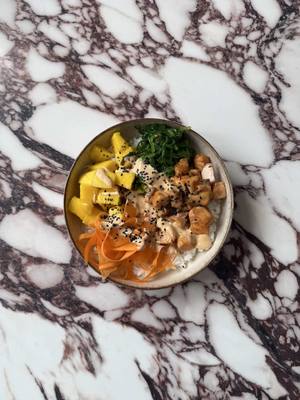 Poke Bowl z łososiem z airfryera