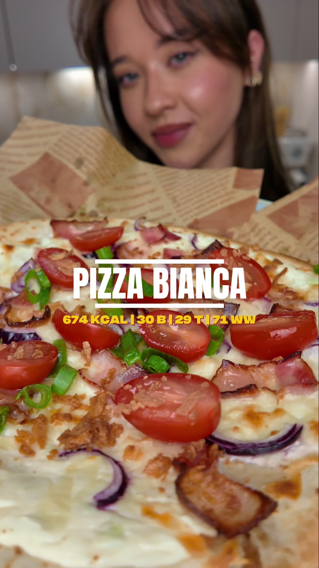 Lekka pizza z sosem jogurtowym