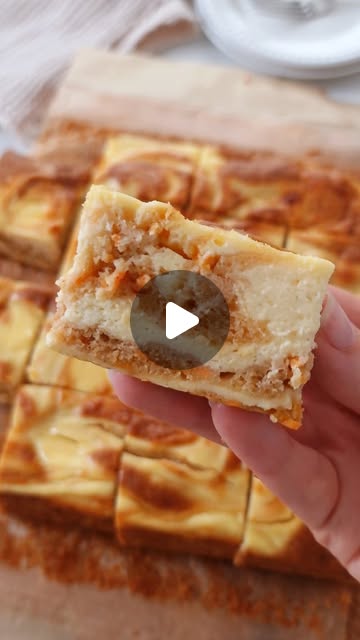 Batoniki sernikowe z ciastem marchewkowym