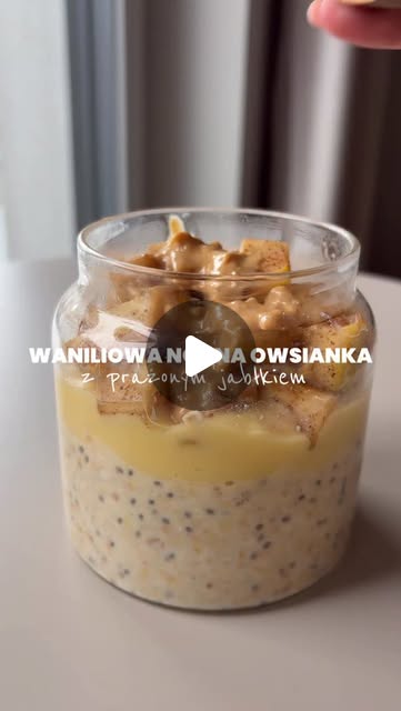 Waniliowa nocna owsianka z duszonym jabłkiem