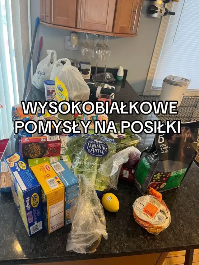 Wysokobiałkowa miska z kurczakiem i komosą ryżową