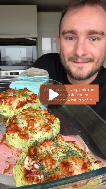 Zapiekane Ziemniaki z Kurczakiem w Sosie Pomidorowym